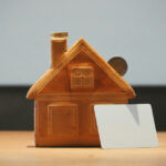 ein Marzipanhaus mit Geld