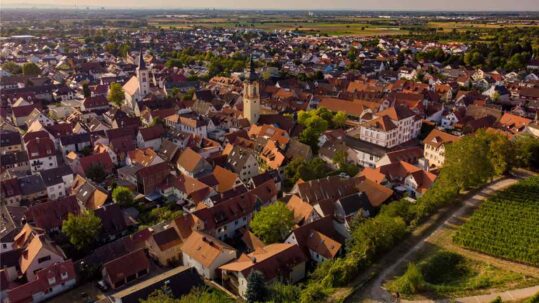 Luftbild einer deutschen Kleinstadt als Symbolbild für den Immobilienmarkt 2026 | Immobilienmarkt 2026