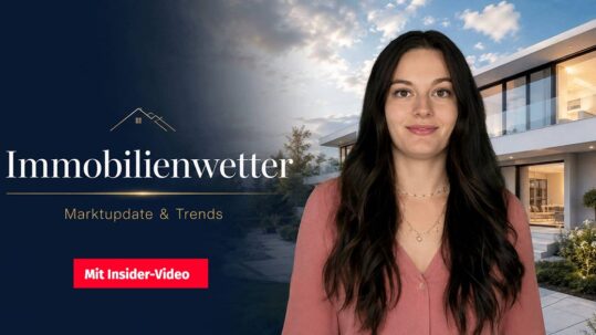 Immobilienwetter – aktuelle Marktupdates und Trends zum Immobilienmarkt mit Immobilienexpertin vor moderner Wohnimmobilie.
