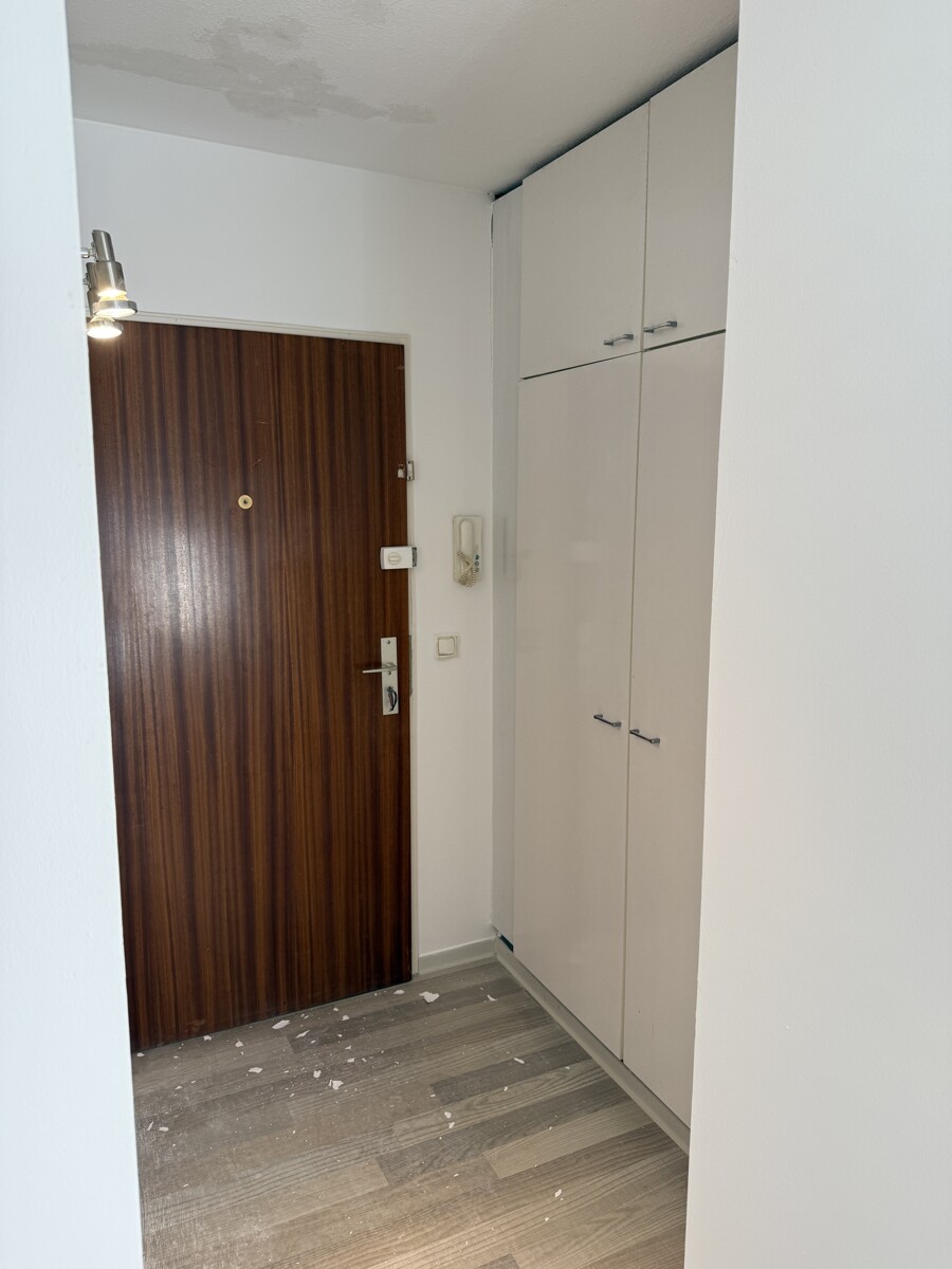 Eingang mit Einbauschrank