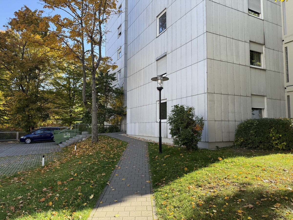 Weg zum Gebäude