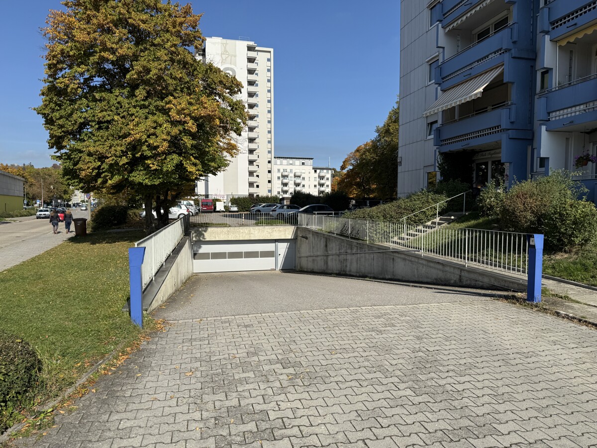 Einfahrt TG - 1 Stellplatz