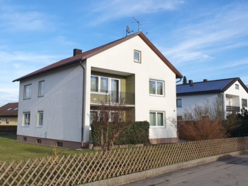 Familienfreundliches Zweifamilienhaus: Platz für mehrere Generationen, 93149 Nittenau, Zweifamilienhaus