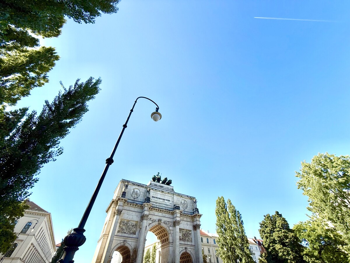 Das Siegestor - in fünf Minuten zu Fuß