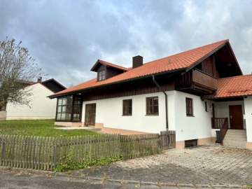 Großzügiges Einfamilienhaus mit Wintergarten, zwei Terrassen und großem Garten!, 84066 Mallersdorf-Pfaffenberg, Einfamilienhaus