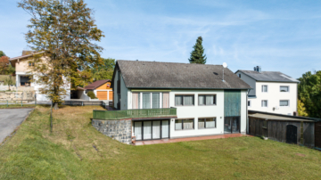 Traumhaftes Einfamilienhaus mit Einliegerwohnung und großem Grundstück!, 93185 Michelsneukirchen, Einfamilienhaus