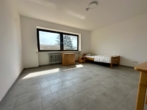 Schlafzimmer - 3 in 1 – Haus + Büro + 4 Hallen Wohnen, Vermieten, Lagern auf 2.242 m² – Objekt mit guter Rendite