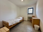 Kinderzimmer - 3 in 1 – Haus + Büro + 4 Hallen Wohnen, Vermieten, Lagern auf 2.242 m² – Objekt mit guter Rendite