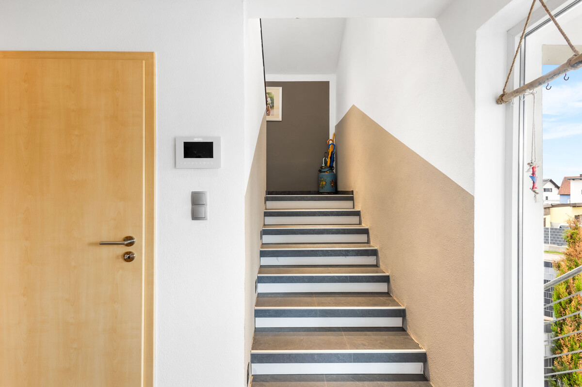 Treppe gen DG