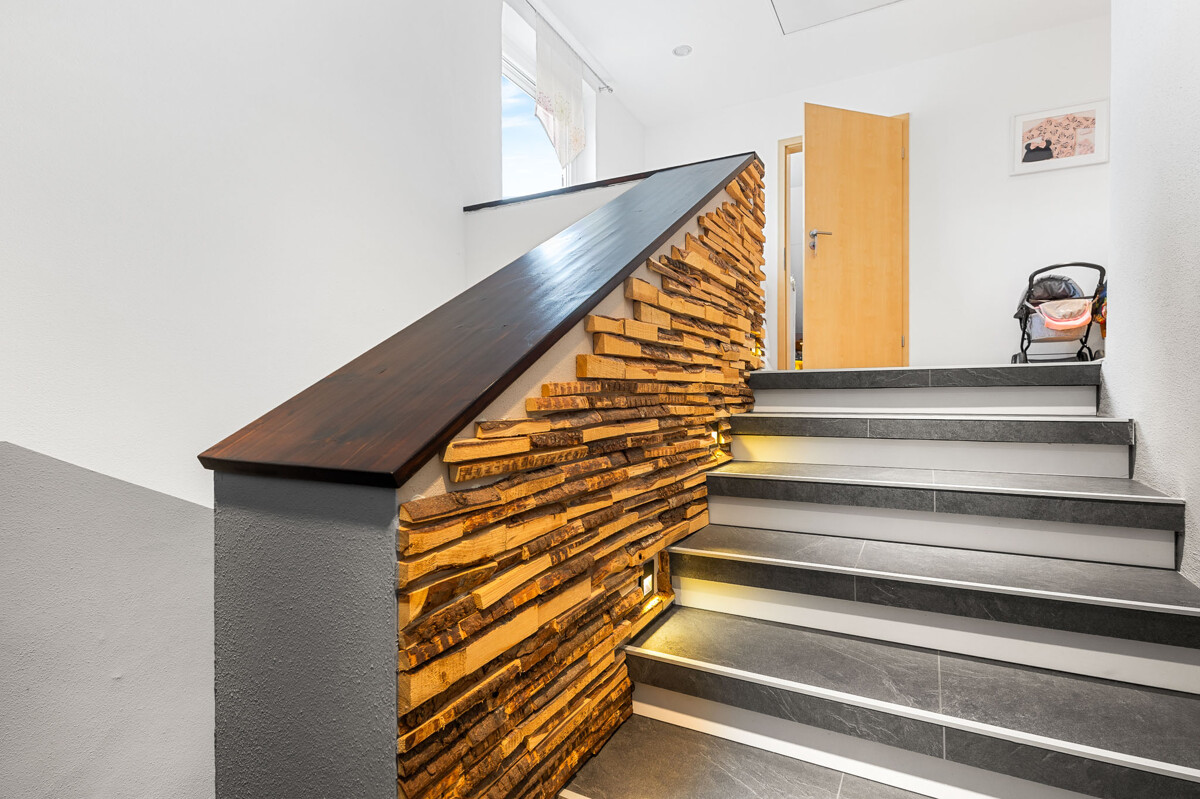 Treppe gen DG