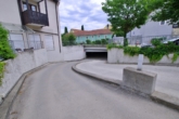 Zufahrt Tiefgarage - | Nur 100 m zur Universität | Schöne 2-Zimmer Maisonettewohnung