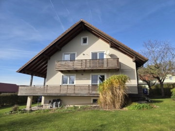 Ein Domizil für die Zukunft: Zweifamilienhaus mit großem Garten und viel Platz für die ganze Familie, 93192 Wald, Einfamilienhaus