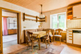 Großzügiges Zweifamilienhaus mit idyllischem Garten und Weitblick über Schwandorf! - Küche gen Wohnzimmer