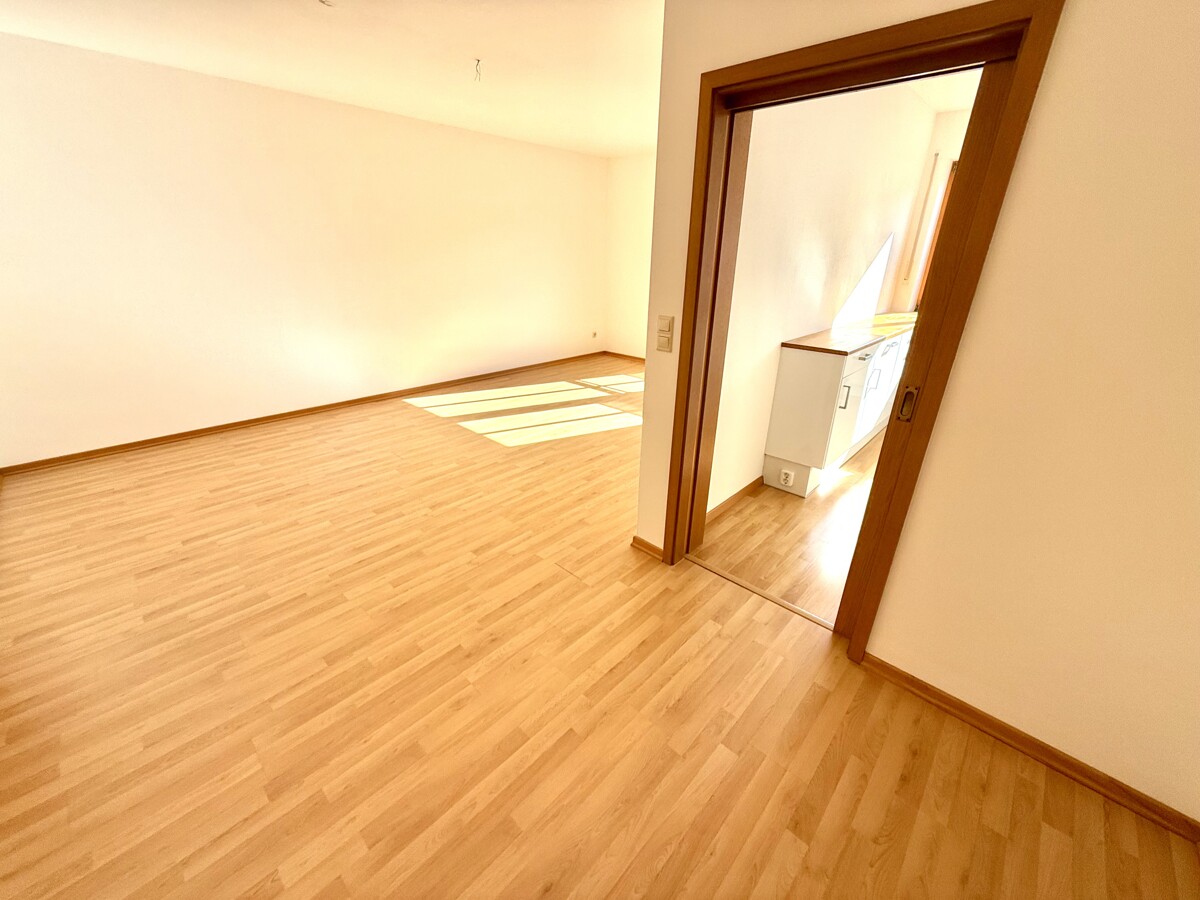 Aus Ihrem Essbereich gen Küche & Wohnzimmer