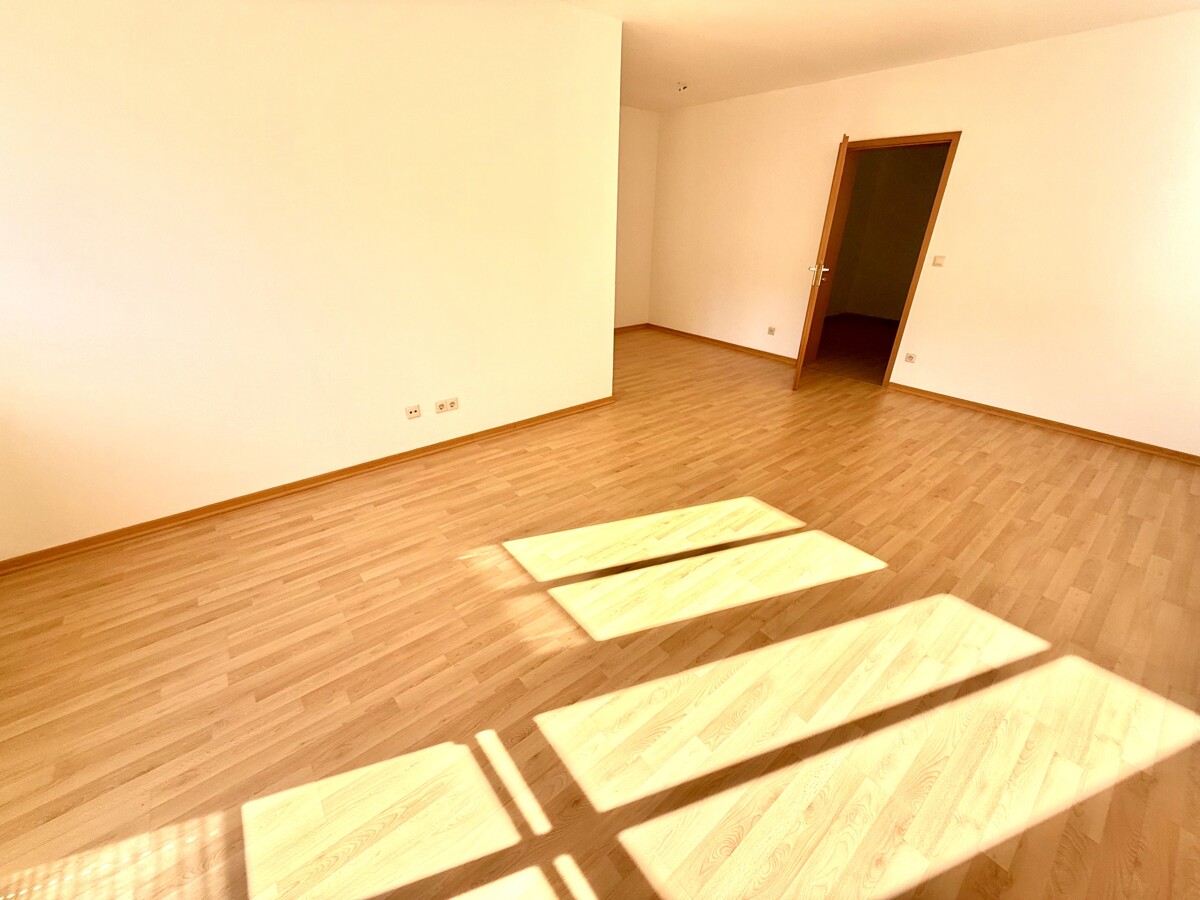 Ihr Wohnzimmer gen Diele & Essbereich