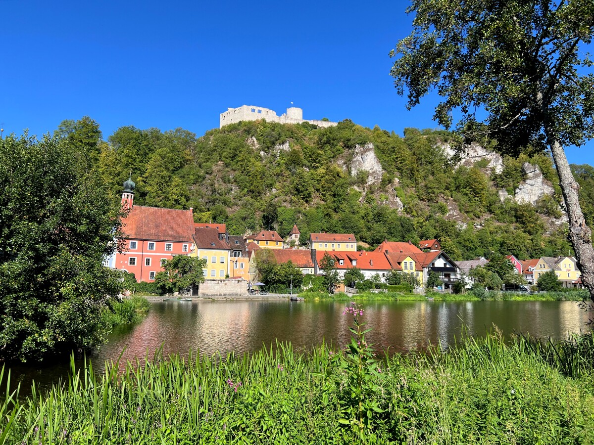 Ansicht mit Burg