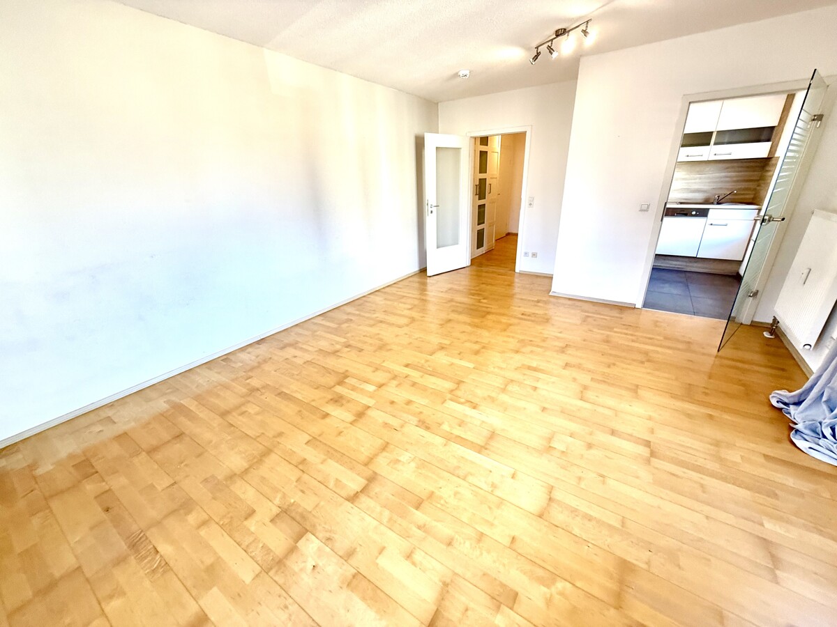 In Ihrem Wohn- und Schlafbereich gen (Einbau)küche & Diele
