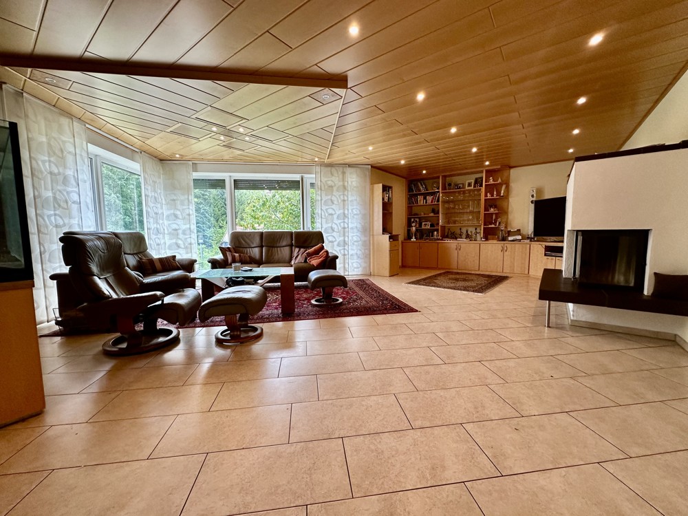 Wohnzimmer mit Kamin