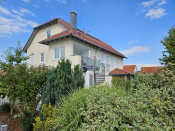 Traumhafte 4 Zi. Wohnung mit Balkon + Gartennutzung zu vermieten, 93087 Alteglofsheim, Etagenwohnung