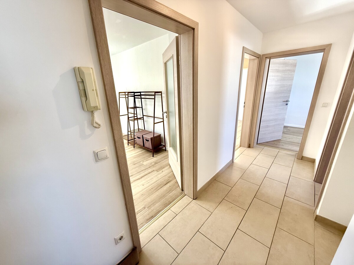 In der Diele Ihrer Wohnung gen Schlafzimmer, Wohnzimmer & Arbeitszimmer