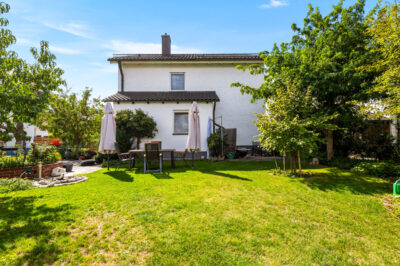 Gepflegtes Einfamilienhaus mit wunderschönem Garten!, 93128 Regenstauf, Einfamilienhaus