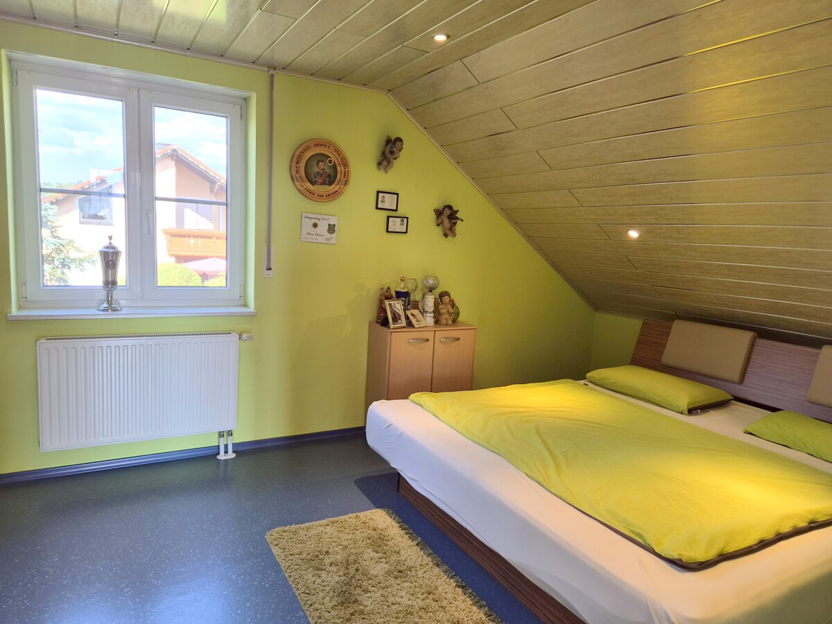 Schlafzimmer DG