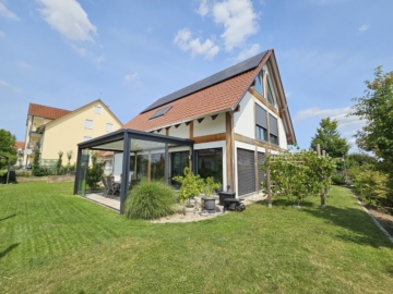 Wohlfühlen! Modern! Energieeffizient! neuwertiges Einfamilienhaus in Langquaid, 84085 Langquaid, Einfamilienhaus