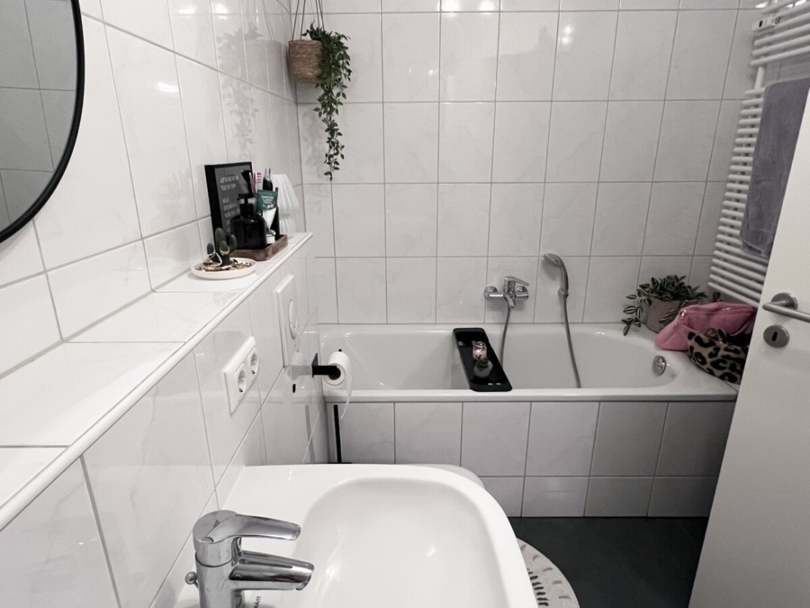 Bad mit Wanne