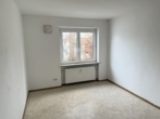 Kinderzimmer - Großzügige 4-Zimmer-Wohnung mit Balkon! Erdgeschoss! Frei!