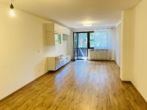 Wohnzimmer - Traumlage Westen – Schöne 2 Zimmer Wohnung zum Kauf – Sofort bezugsfrei!