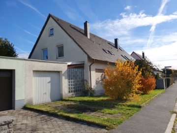 Viel Platz für die ganze Familie: Doppelhaushälfte mit großem Garten, 92637 Weiden in der Oberpfalz, Doppelhaushälfte