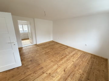Wohnung im Hausformat! Historischer Charme, modern saniert & mit Innenhof in Velburg, 92355 Velburg, Etagenwohnung