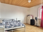 1.OG Schlafzimmer1 - „Renditestark investieren: Modernisiertes Wohn- und Geschäftshaus mit Entwicklungspotenzial im Herzen von Schwandorf“