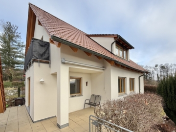 „Sehr gepflegte Erdgeschosswohnung mit Terrasse, Einbauküche & Garage in Schwarzenfeld“, 92521 Schwarzenfeld, Erdgeschosswohnung