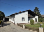 Zufahrt mit Garage - Viel Platz für die ganze Familie: Einfamilienhaus mit Potential!