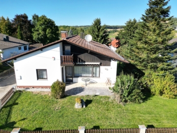 Viel Platz für die ganze Familie: Einfamilienhaus mit Potential!, 94496 Ortenburg, Einfamilienhaus