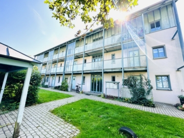 Charmante 2-Zimmer-Eigentumswohnung in Toplage mit gemütlicher Terrasse, 94209 Regen, Etagenwohnung