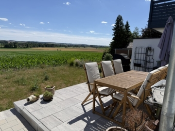 Schöne 2 Zimmer mit Wohnung mit eigenem Garten, 93089 Aufhausen, Erdgeschosswohnung