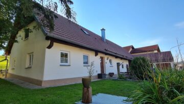 der Traum vom Land saniertes Bauernhaus mit 2.300 m² Grund ca. 25 min südl. von Regensburg, 84085 Langquaid, Einfamilienhaus