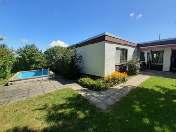 Winkelbungalow mit Pool, 93051 Regensburg, Einfamilienhaus
