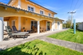 Südseite - Modernes Einfamilienhaus im Toskana-Stil mit Pool