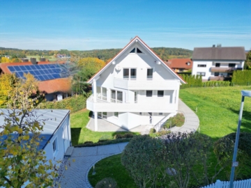 Exklusives Einfamilienhaus mit Einliegerwohnung in ruhiger und attraktiver Lage, 93138 Lappersdorf, Einfamilienhaus