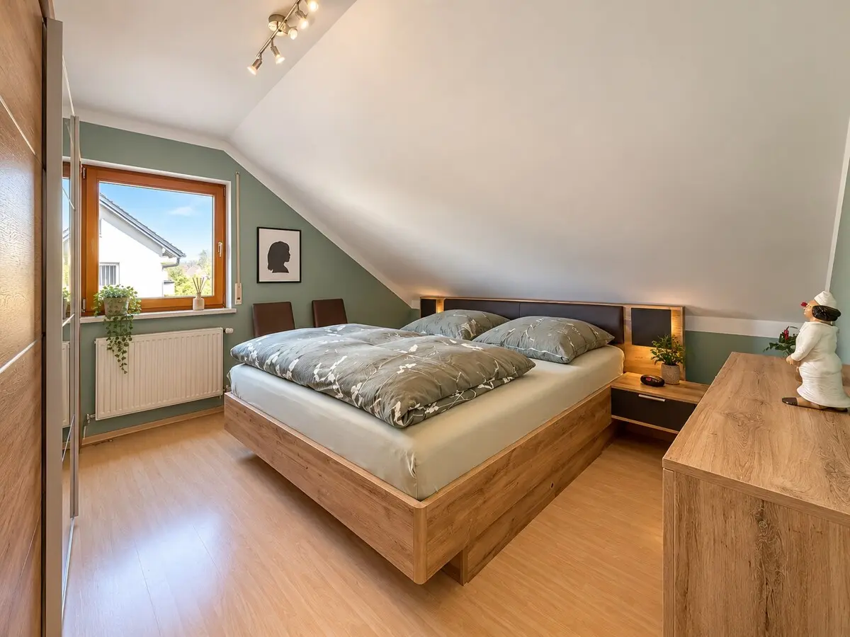 Schlafzimmer 1