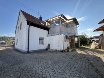 „Vielseitiges Zweifamilienhaus mit Werkstatt, Lager und 4 Garagen – ideal für Wohnen & Arbeiten“, 93309 Kelheim, Zweifamilienhaus