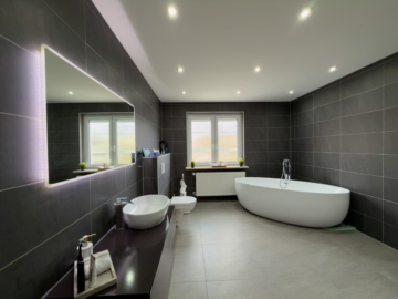 DIE GELEGENHEIT! „Exklusive Doppelhaushälfte mit ca. 181 m² Wohnfläche & Heimkino in Schwandorf“, 92421 Schwandorf, Doppelhaushälfte