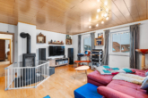 Wohnzimmer - 5-Zimmer-Wohnung mit Garten, Carport und separatem Büro