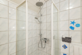 Badezimmer - 5-Zimmer-Wohnung mit Garten, Carport und separatem Büro