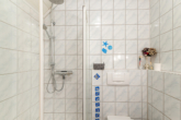 Badezimmer - 5-Zimmer-Wohnung mit Garten, Carport und separatem Büro