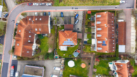 Vogelperspektive - 5-Zimmer-Wohnung mit Garten, Carport und separatem Büro