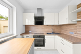 Küche - Ihr neues Zuhause in Ziegetsdorf – Modernisiertes Zweifamilienhaus mit Gartenparadies und PV-Anlage!